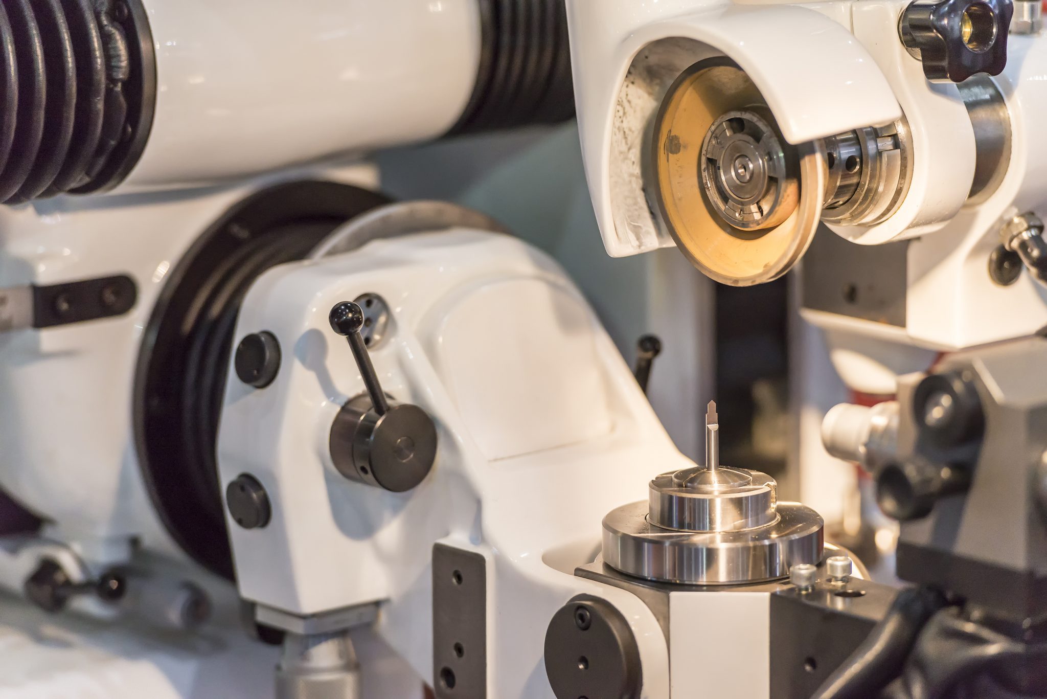 How Does Tool Reconditioning Work? Custom Tool & Grinding