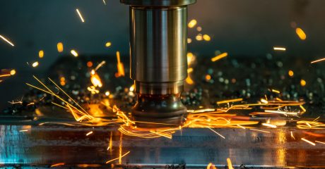 Understanding the Differences Between Horizontal and Vertical Milling